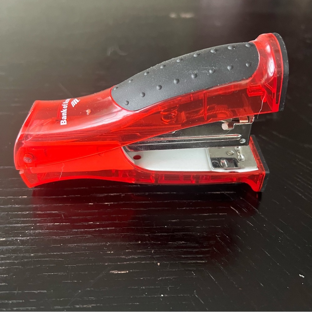✅ Red Stapler - Picture 2 of 4